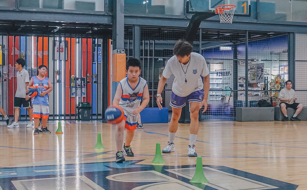 业余篮球爱好者在哪里可以找到表演赛资源_0